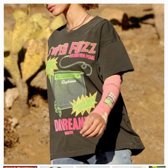 Daydreamer Super Fuzz Neon Crewneck Graphic Merch Tee XS New NWT - Picture 2 of 4